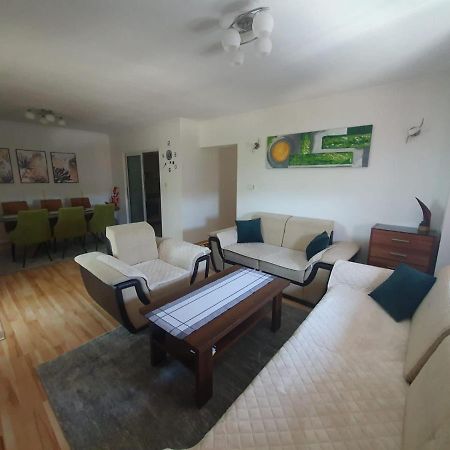 Apartman Jaca Apartment Ливно Екстериор снимка