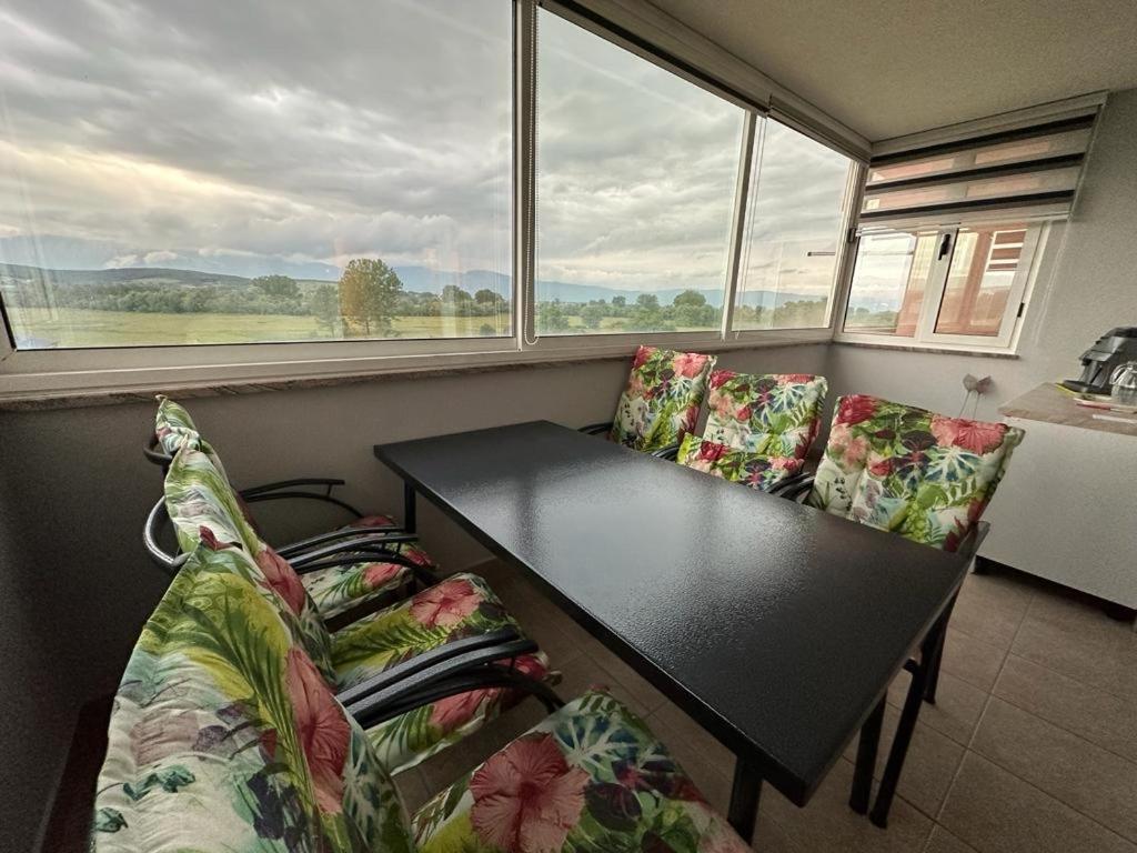 Apartman Jaca Apartment Ливно Екстериор снимка