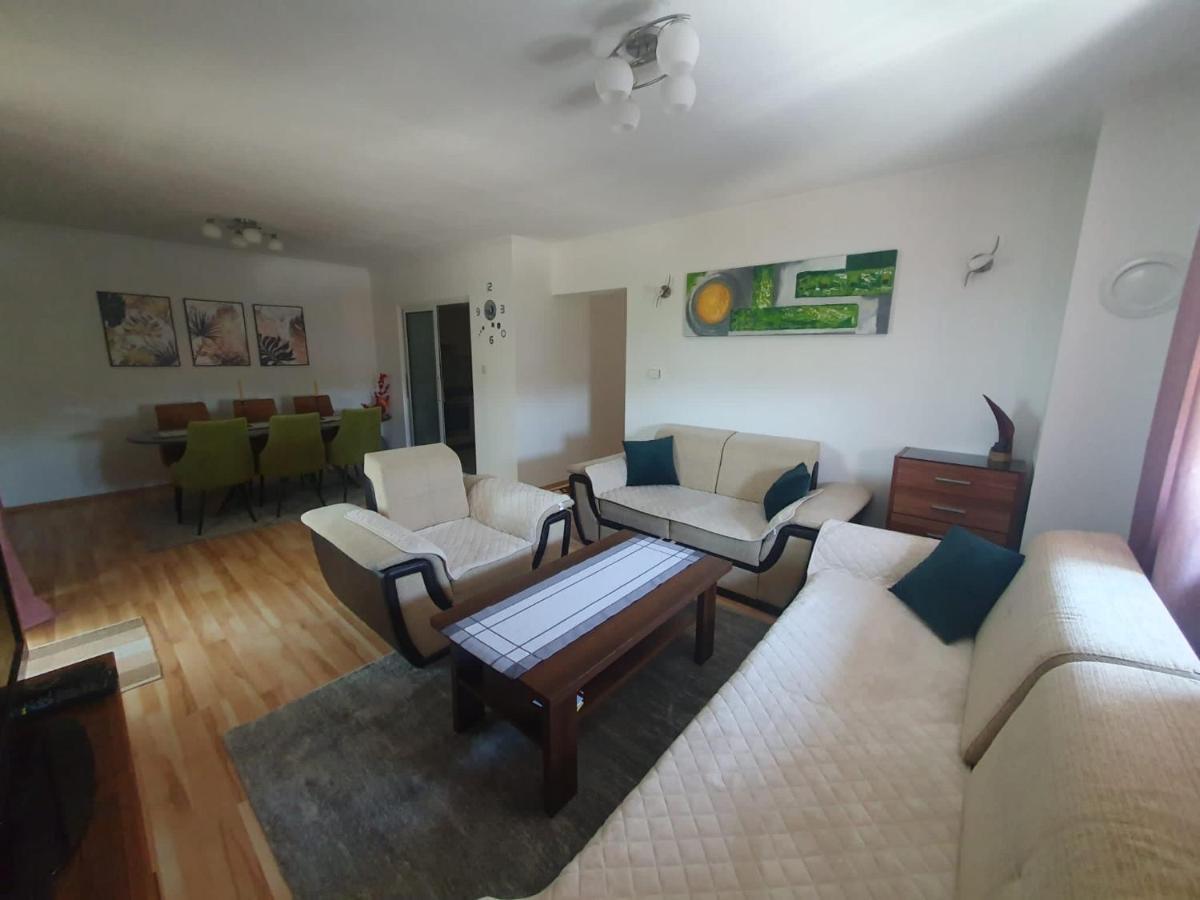 Apartman Jaca Apartment Ливно Екстериор снимка