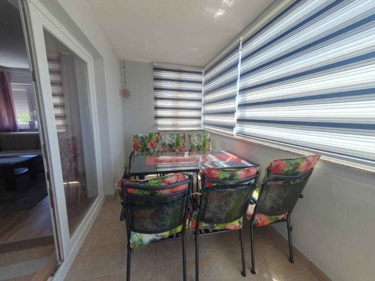 Apartman Jaca Apartment Ливно Екстериор снимка